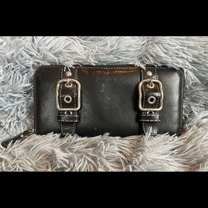 COACH SIGNATURE BUCKLE ZIP AROUND WALLET